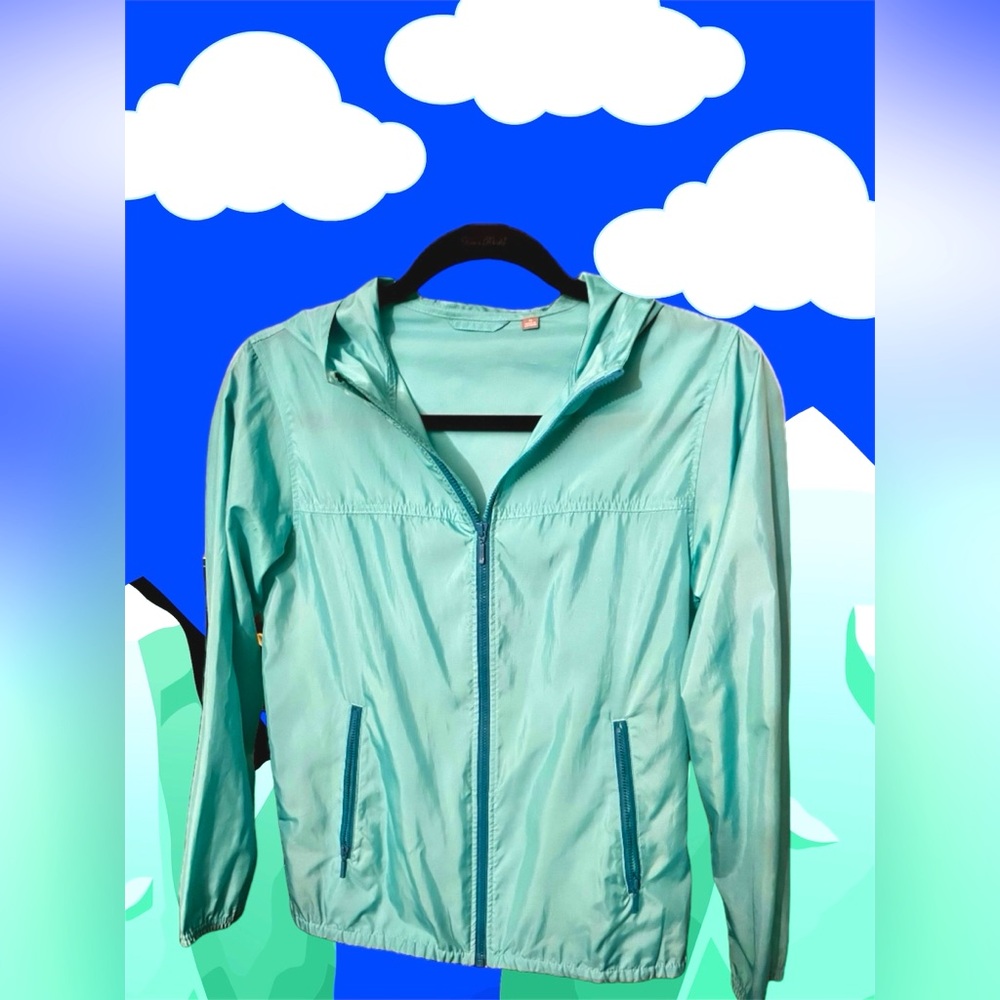 Cute turquoise rain jacket for ☔️ or 🏃🏻‍♀️